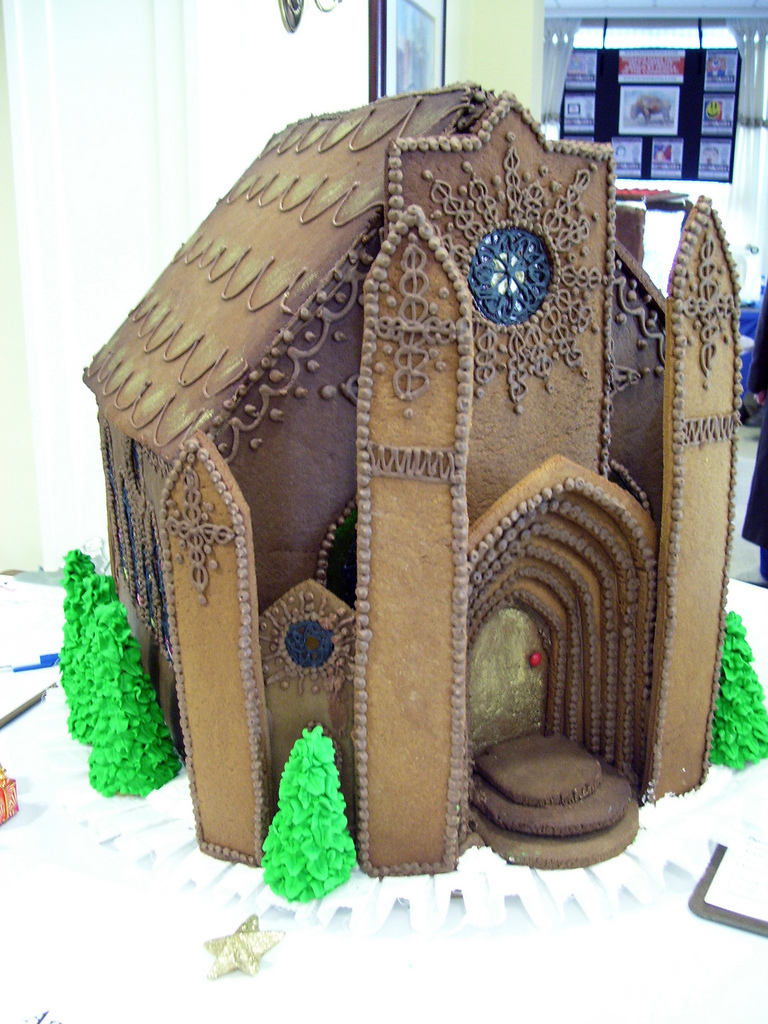 Gothic Gingerbread | Ferrebeekeeper in Gothic Gingerbread House Template