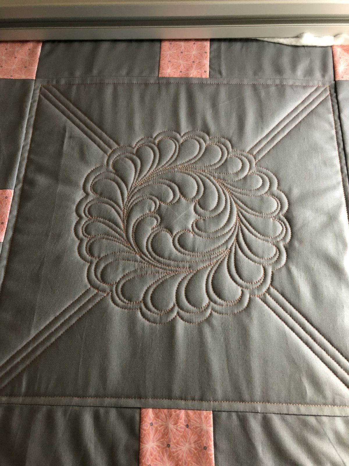 How To Quilt A Feathered Circle - Weallsew in Feather Wreath Longarm Quilting Template