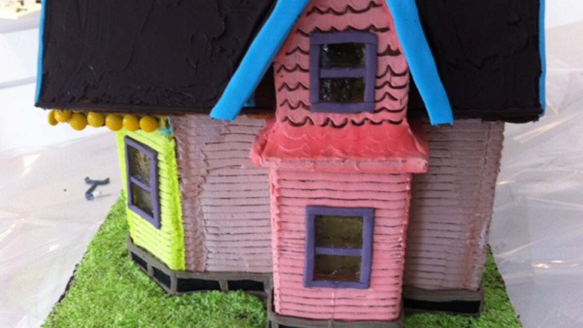 Howtocookthat : Cakes, Dessert & Chocolate | Add Fondant Details with Up House Gingerbread Template