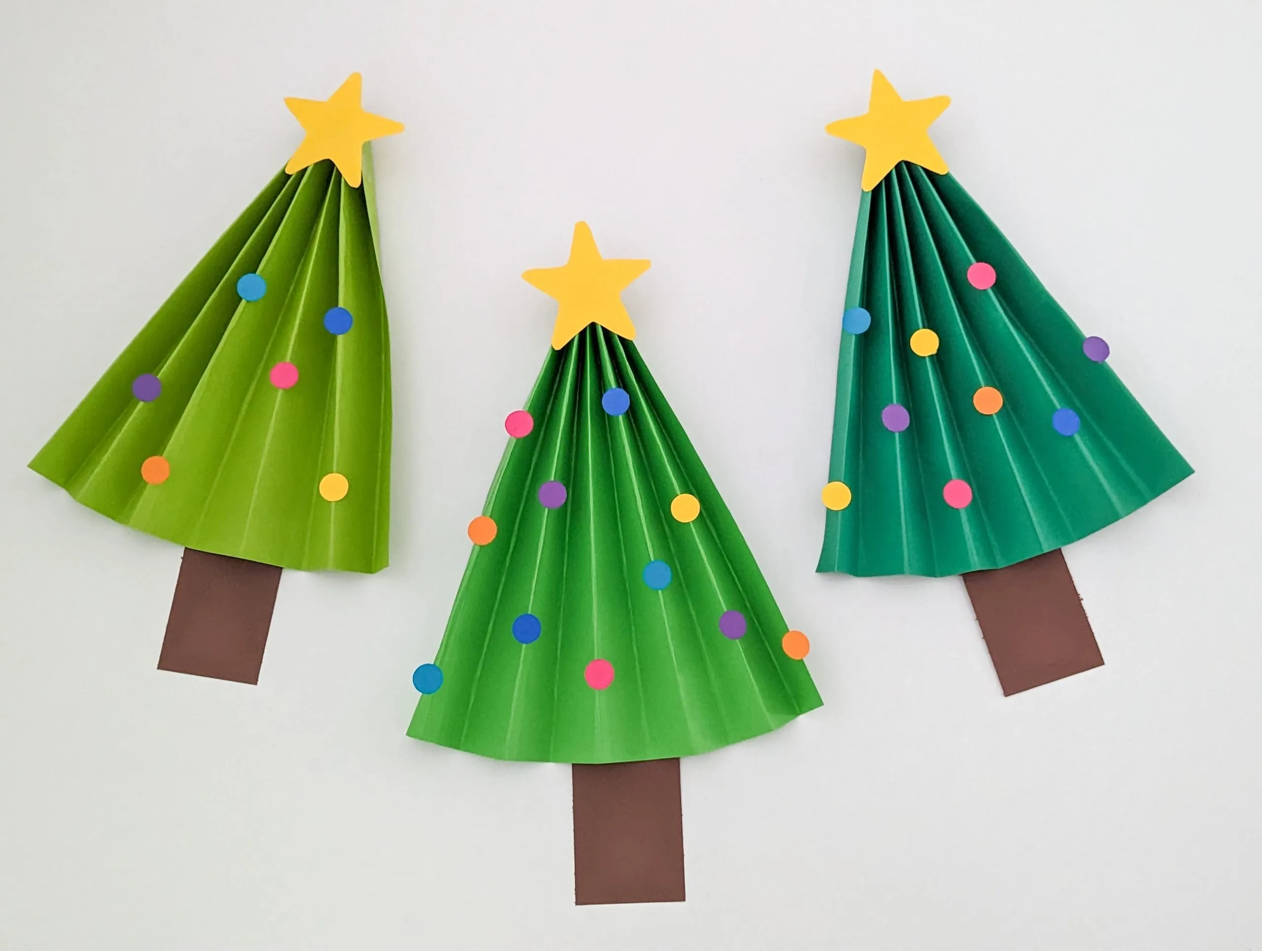 Accordion Folded Christmas Tree Craft That Kids Will Love