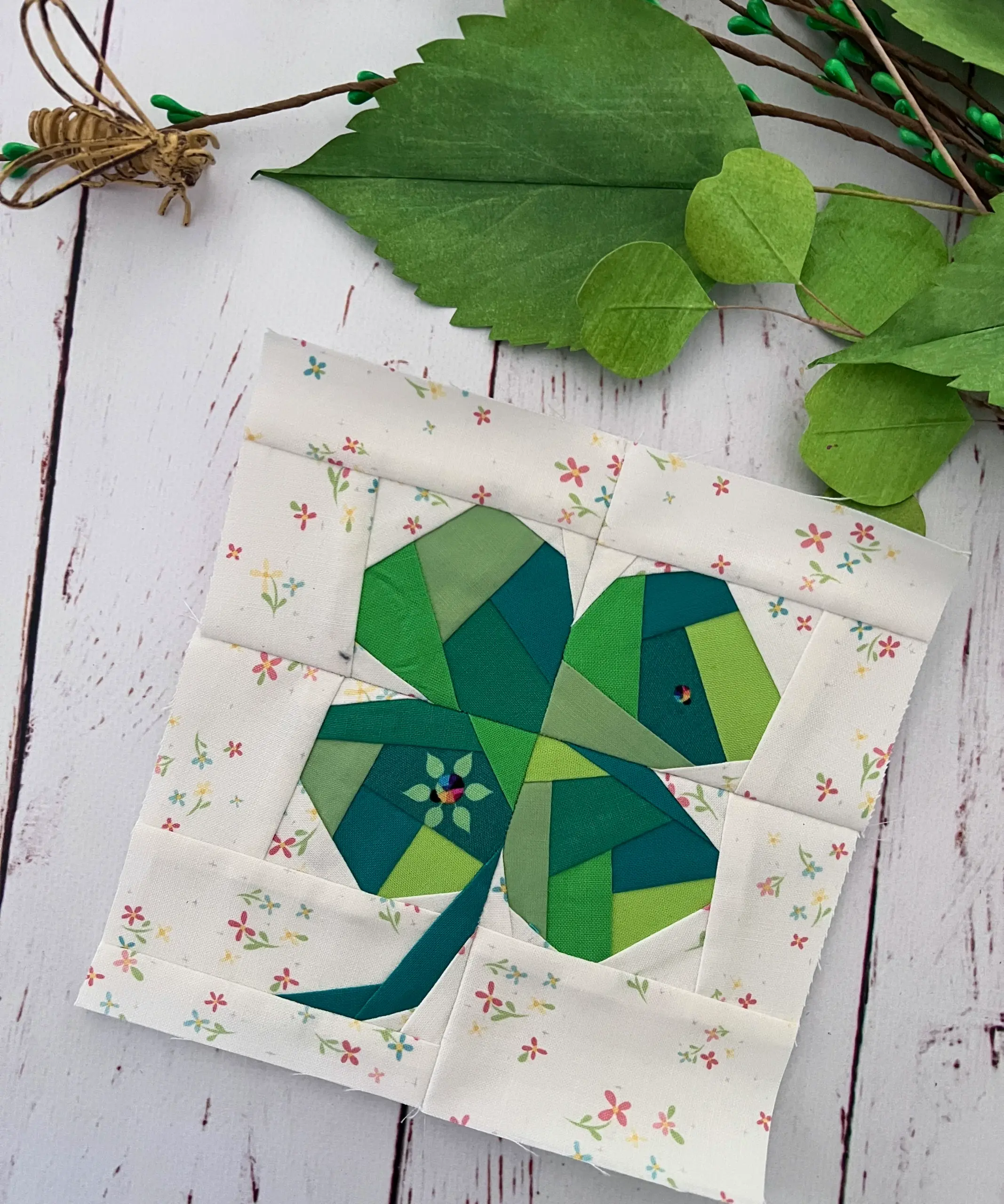 paper piecing template for a shamrock
